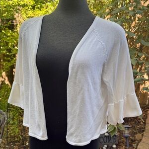 Elegant Cream colour Three quarter bell sleeve Women's Sweater. Size Med.